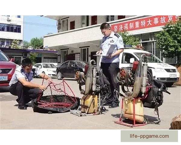 拉亚禁区空中争顶被弗勒明撞倒裁判出示黄牌